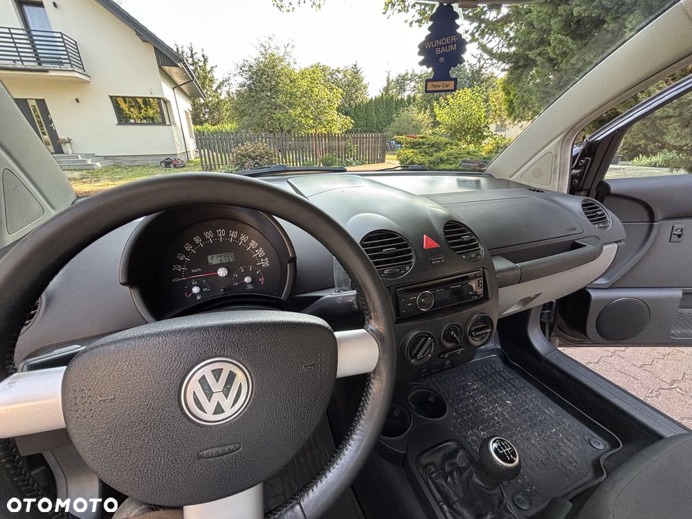 Volkswagen New Beetle - 25