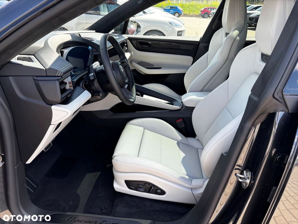 Porsche Macan - 24