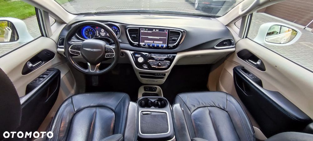 Chrysler Pacifica - 17