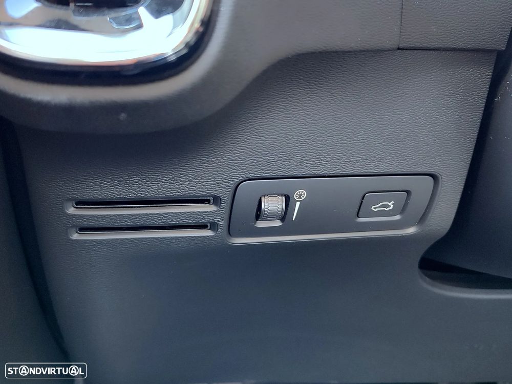 Volvo XC 40 1.5 T3 Momentum Plus Geartronic - 22