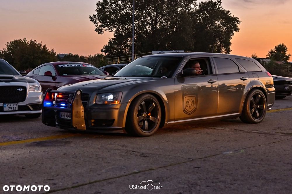 Dodge Magnum - 22
