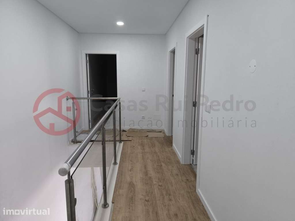 Moradia Geminada T4 com Pérgula - Grande imagem: 5/33