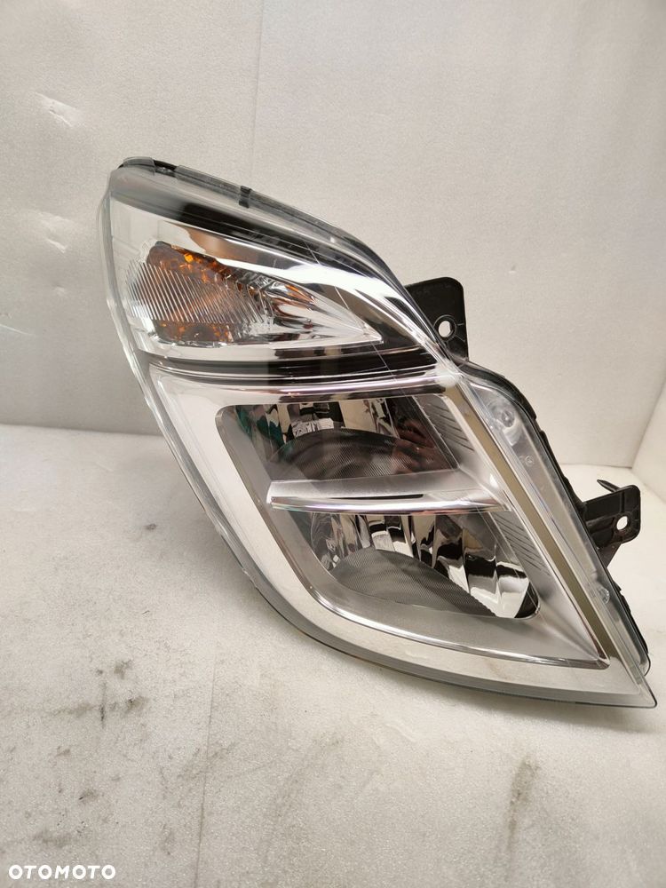 nissan nv400 lampa zw prawy przód 26010bz50a - 1