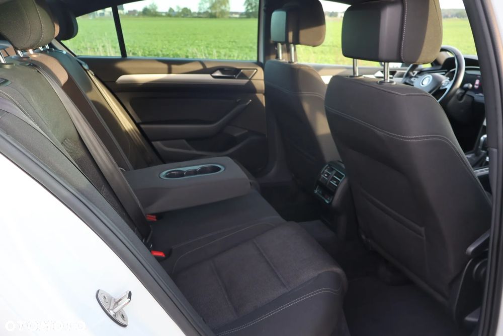 Volkswagen Passat 2.0 TDI SCR Comfortline DSG - 21