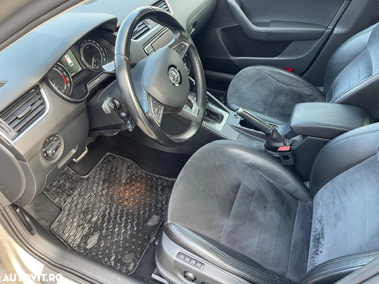 Skoda Octavia Combi Diesel 2.0 TDI 4X4 DSG Scout - 3