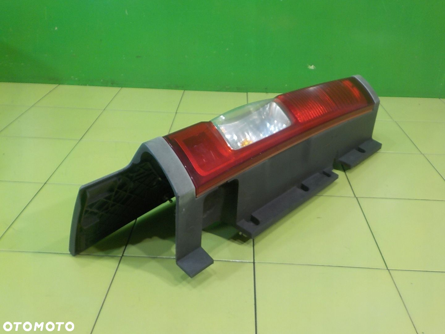 PRIMASTAR TRAFIC VIVARO II LIFT 2.0 DCI 07r VAN lampa lewa tyl 265A60118R - 5