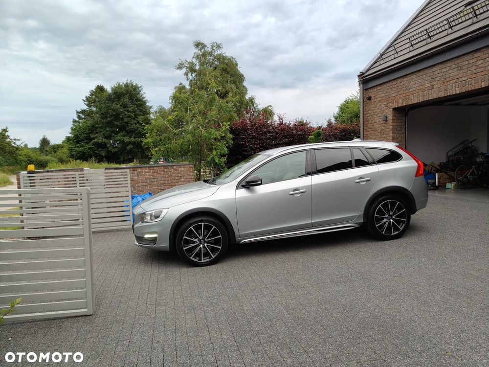 Volvo V60 Cross Country T5 AWD Momentum - 23