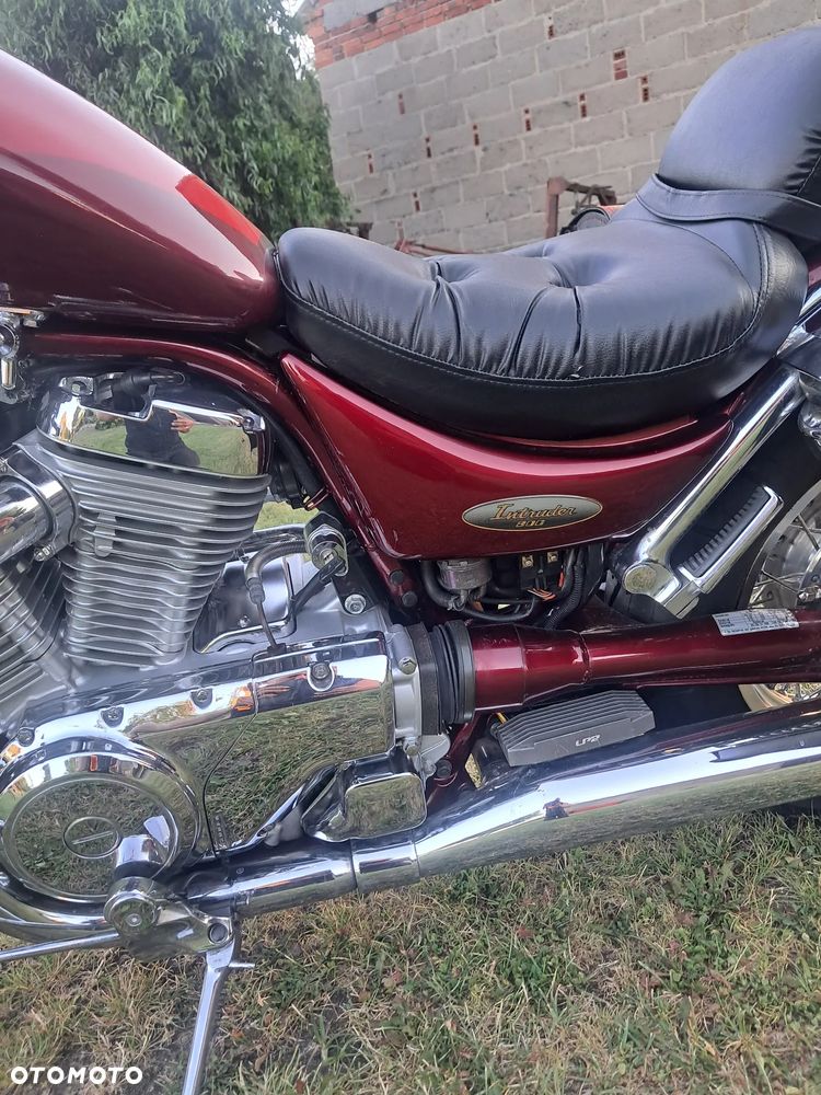 Suzuki Intruder - 12