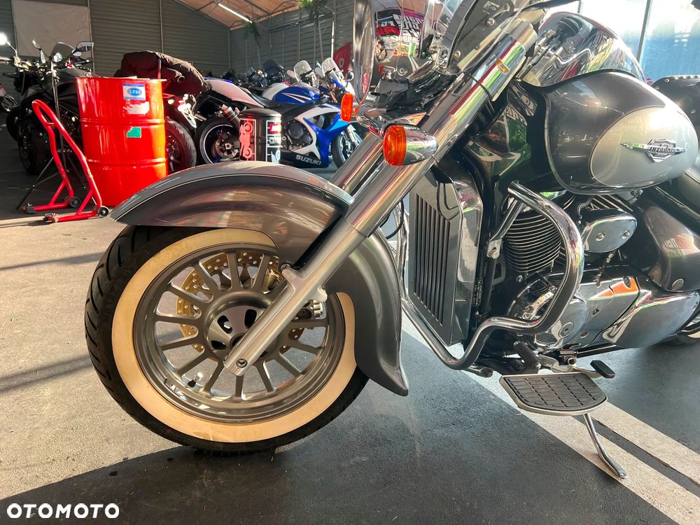 Suzuki Intruder - 13