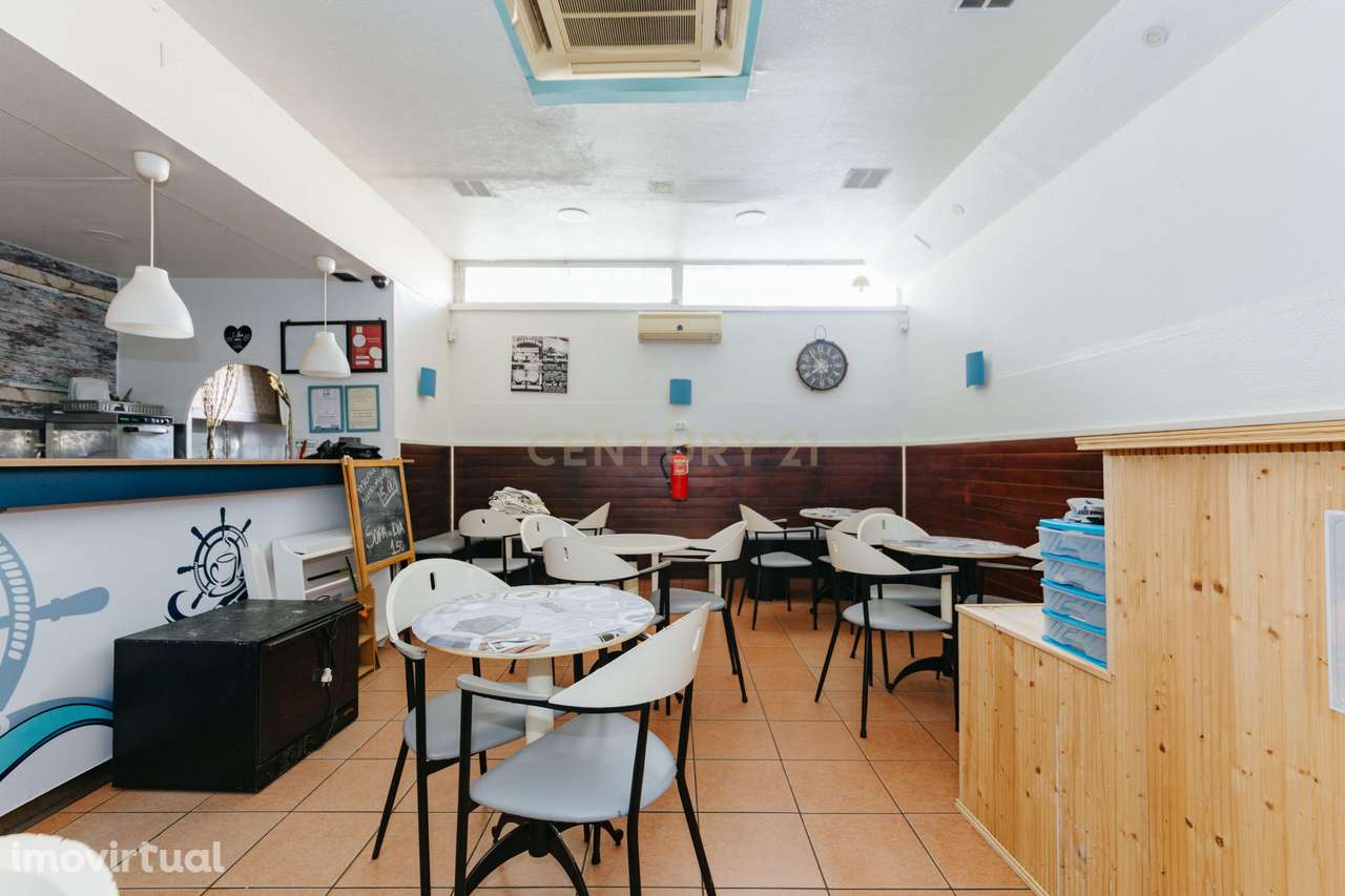 Café pronto a funcionar num centro comercial, Cidade de Sol- Barreiro - Grande imagem: 3/12