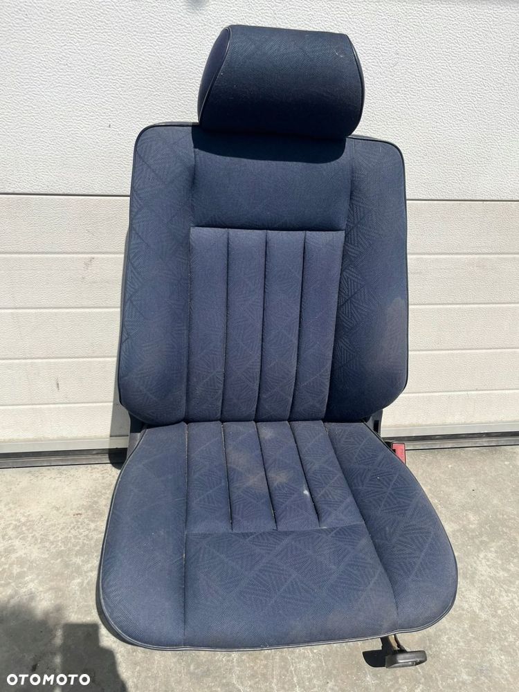FOTEL PRAWY PASAŻERA MERCEDES W124 SEDAN KOMBI NIEBIESKI GRANATOWY - 1