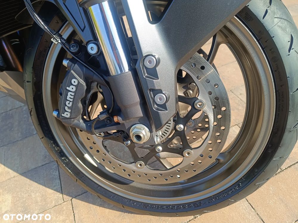 Suzuki GSX 1000 - 16