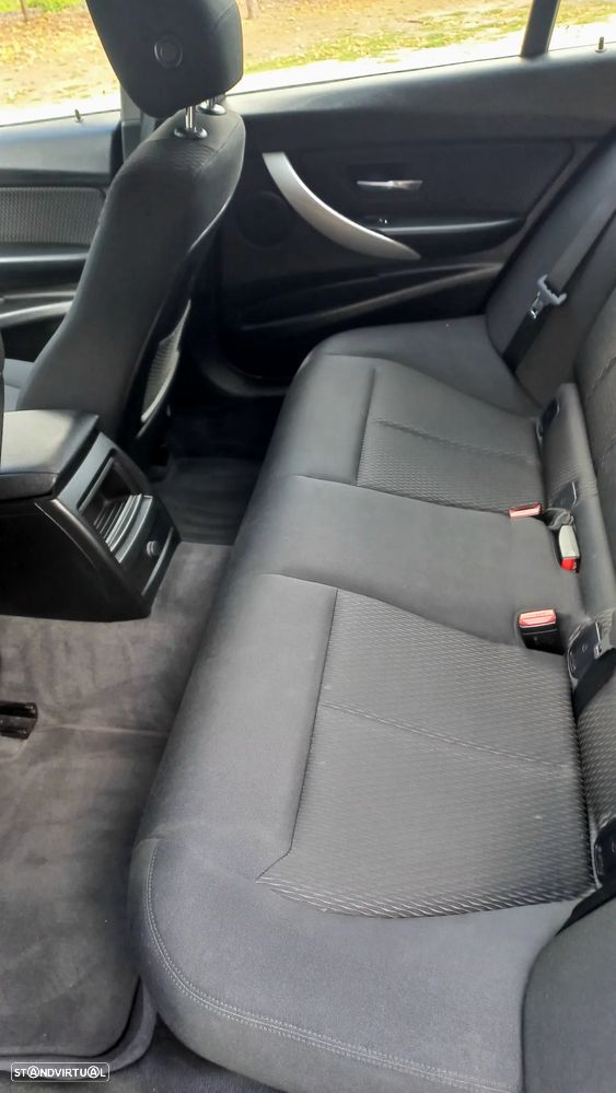 BMW 318 d Touring - 8