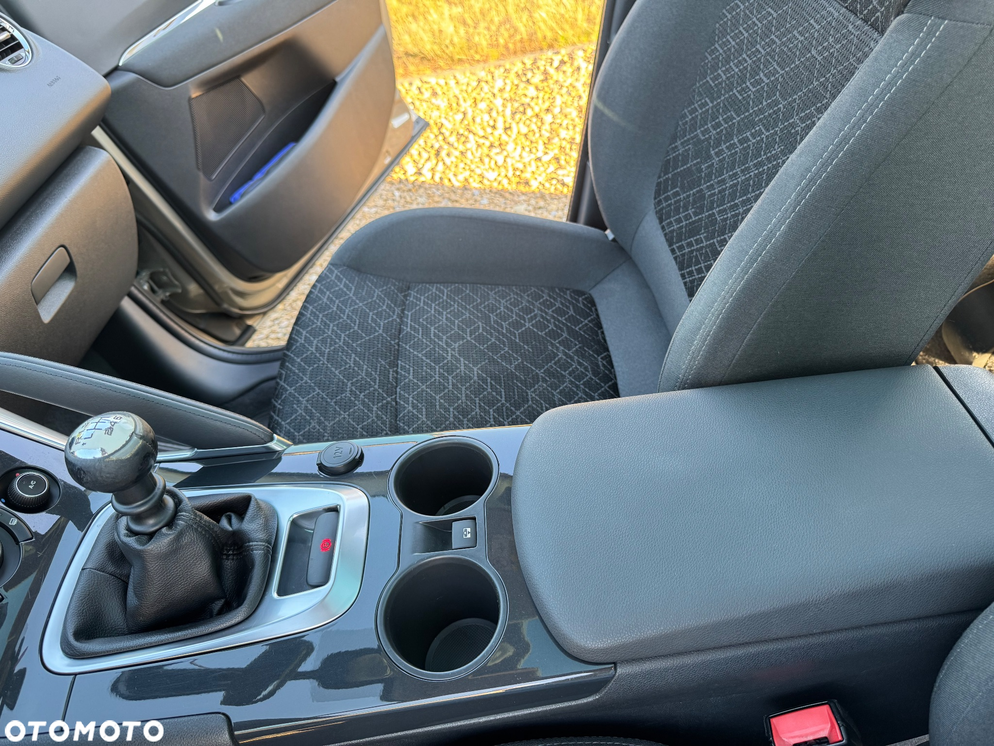 Peugeot 3008 1.6 BlueHDi Style S&S - 24