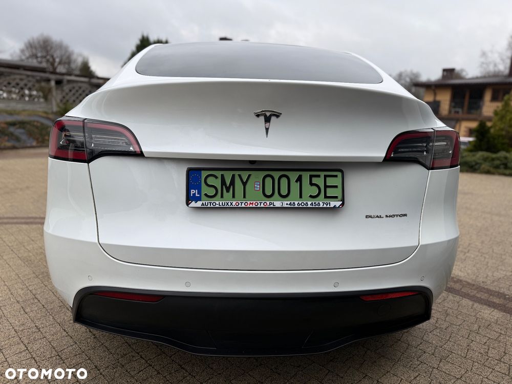 Tesla Model Y Long Range AWD - 17