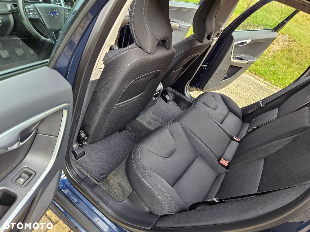 Volvo XC 60 D4 AWD Kinetic - 22