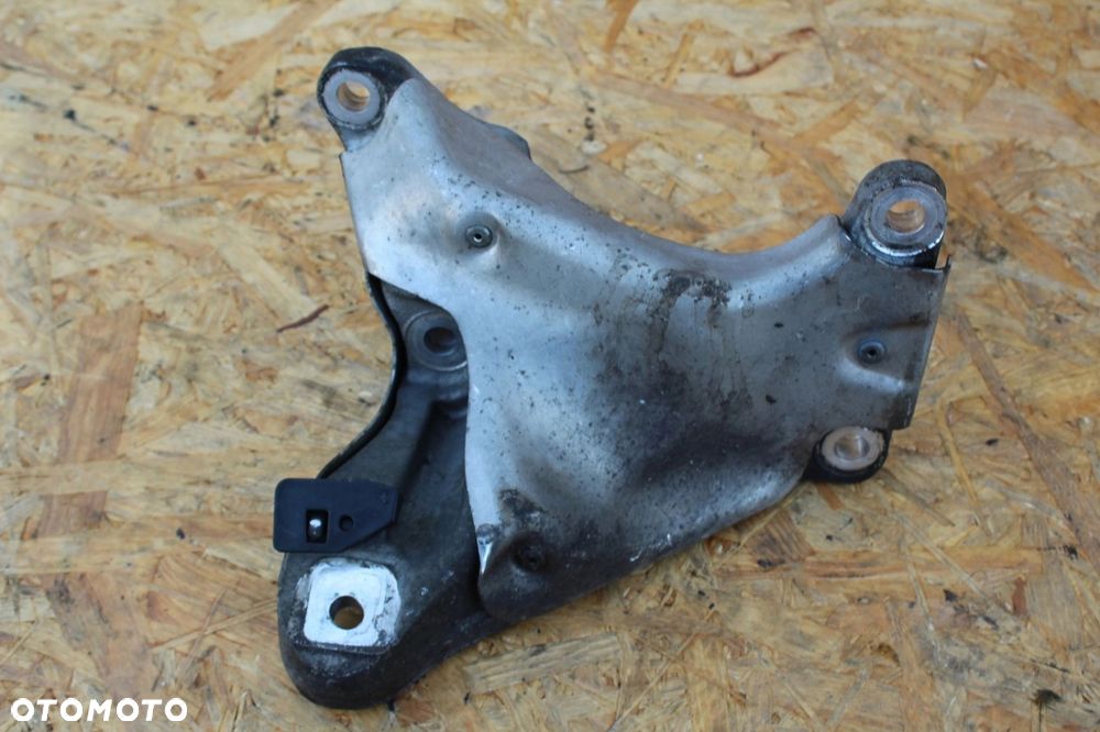Łapa mocowanie silnika BMW e90 e91 e92 e93 n54 335i 6772156 PRAWA - 2