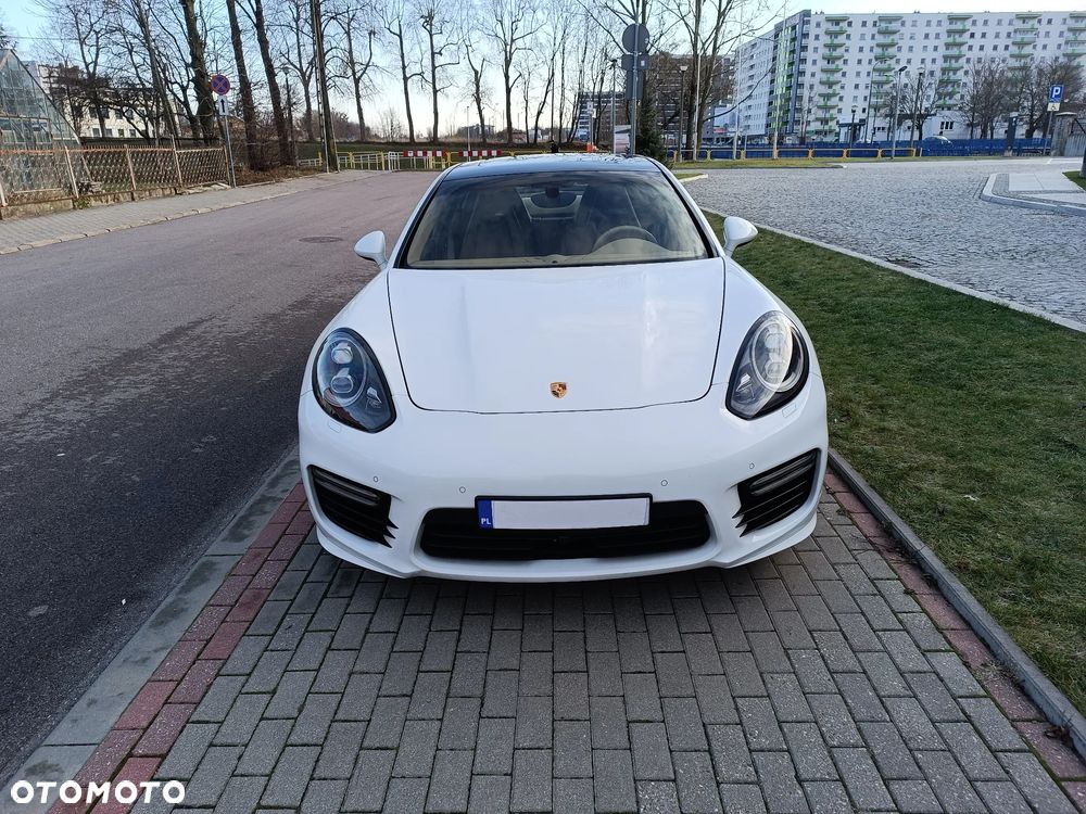 Porsche Panamera 4 PDK Edition - 8