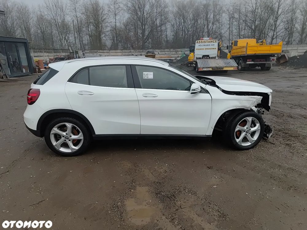 Mercedes-Benz GLA - 11