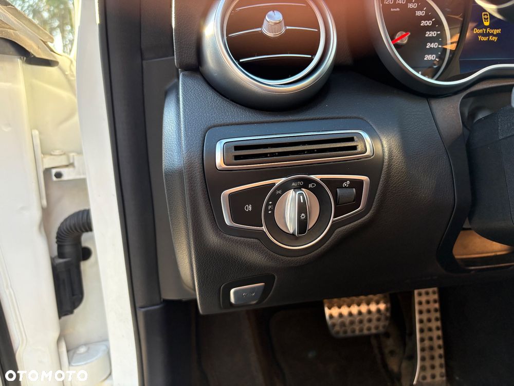 Mercedes-Benz Klasa C 300 9G-TRONIC AMG Line - 17