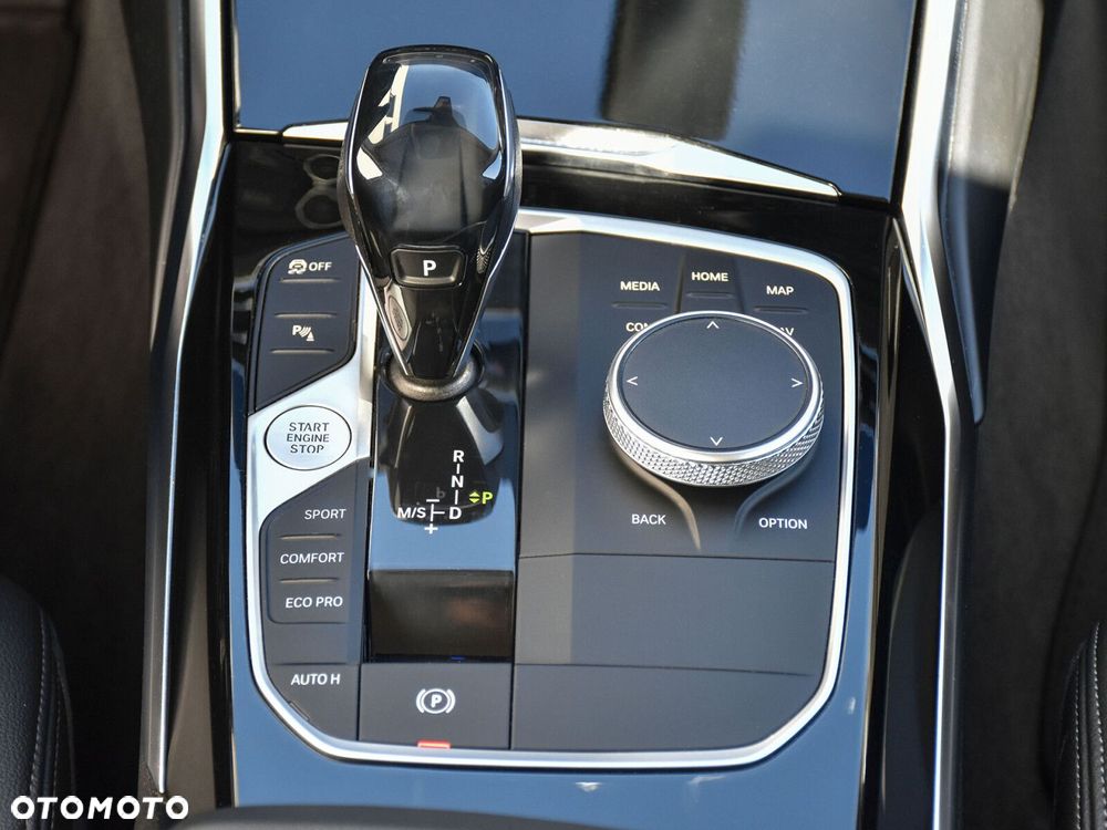 BMW Seria 3 318d Sport Line - 30