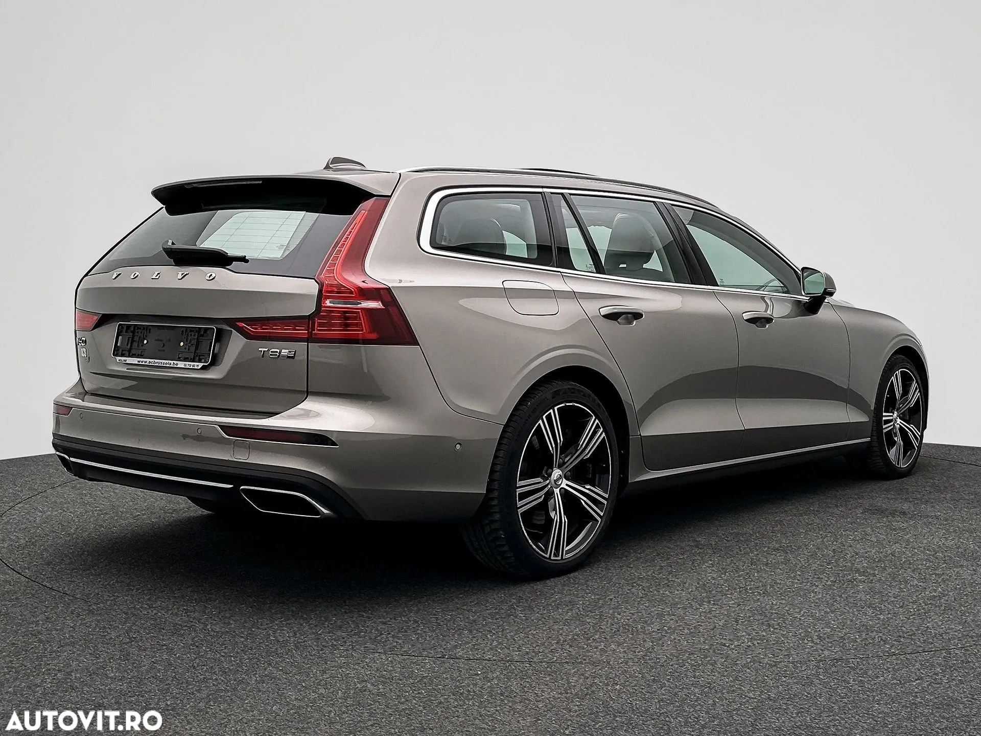 Volvo V60 T8 AWD Recharge Geartronic Inscription - 3
