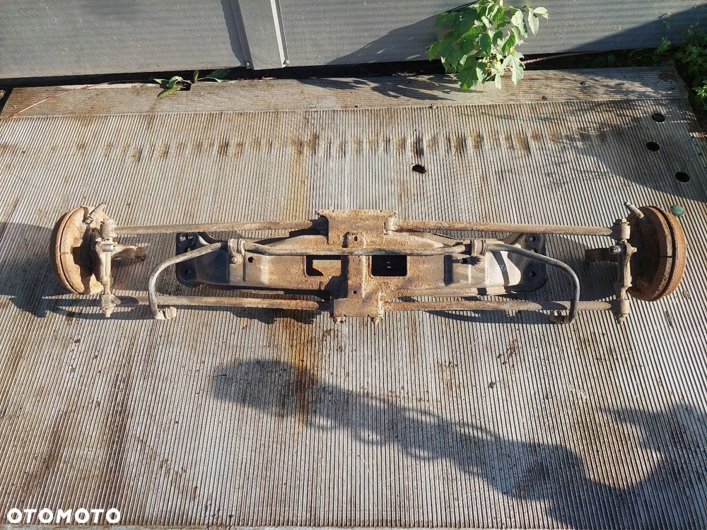 BELKA OŚ ZAWIESZENIA TYŁ SANKI TYŁ TYLNE WAHACZE MAZDA 323F BJ HB 5D - 1