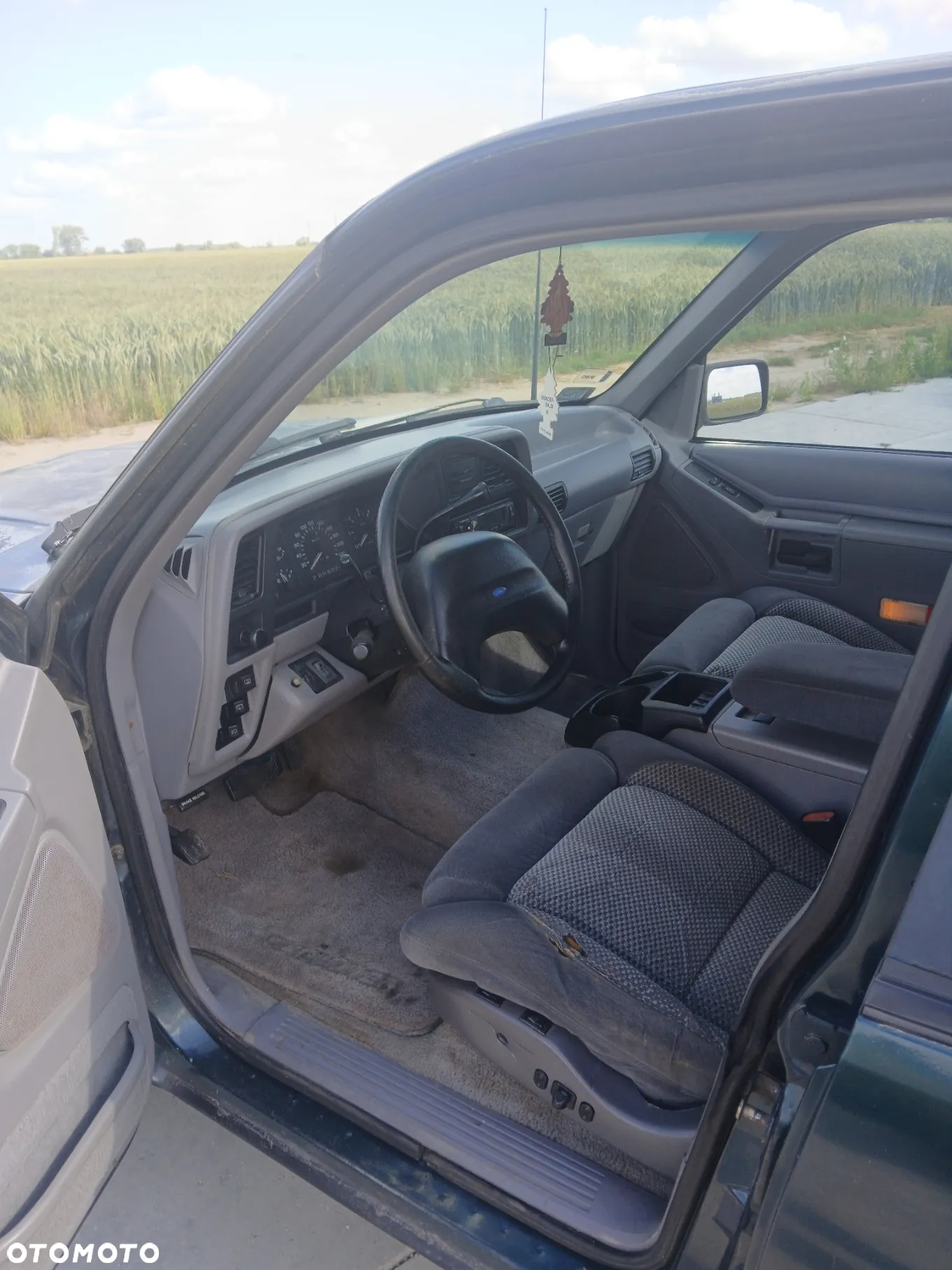 Ford Explorer Standard - 9