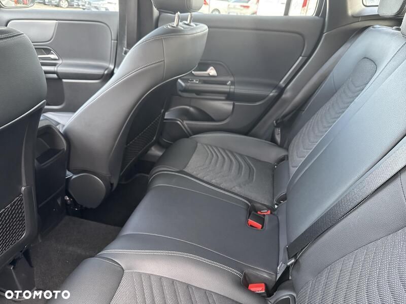 Mercedes-Benz GLA 200 - 21