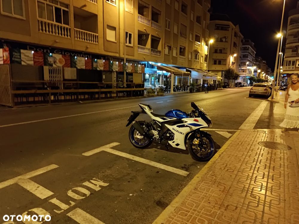 Suzuki GSX-R - 10