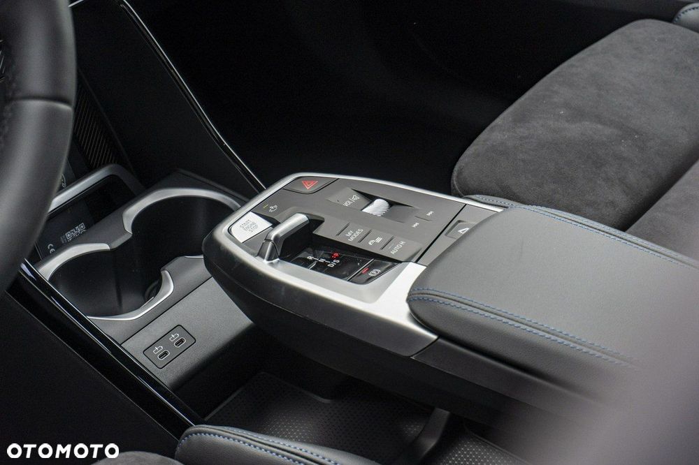 BMW X1 sDrive18i - 18