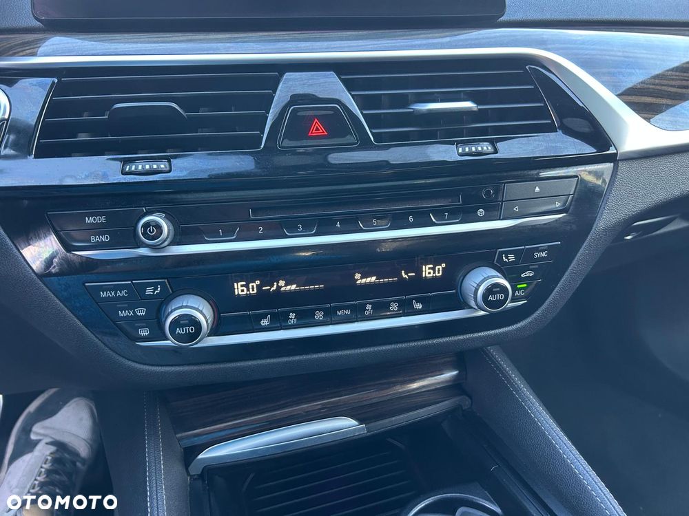 BMW Seria 5 530i xDrive M Sport sport - 33
