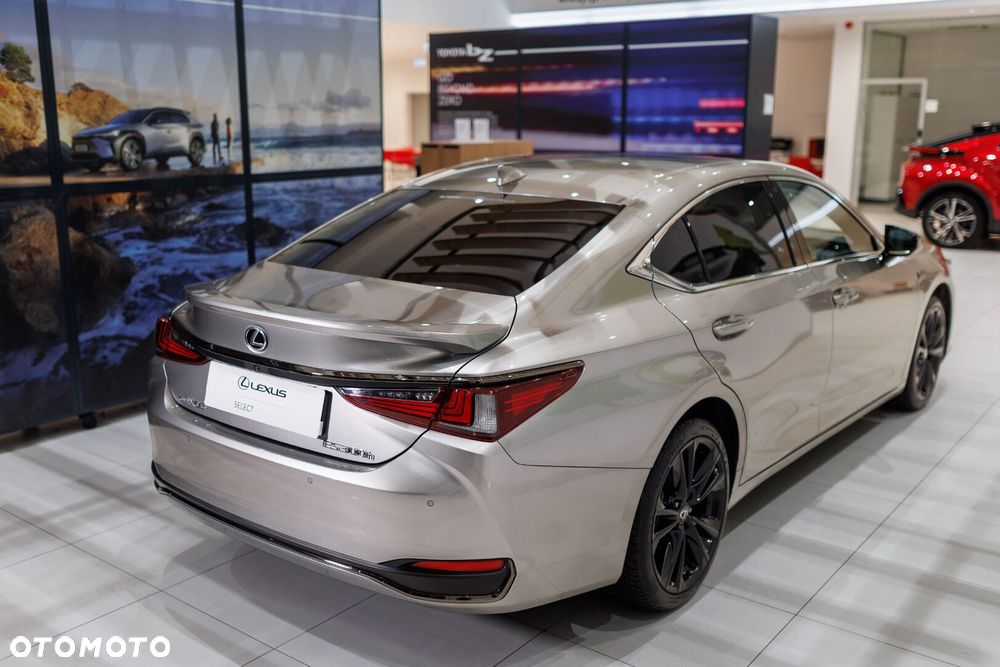 Lexus ES 300h F Sport Design - 7