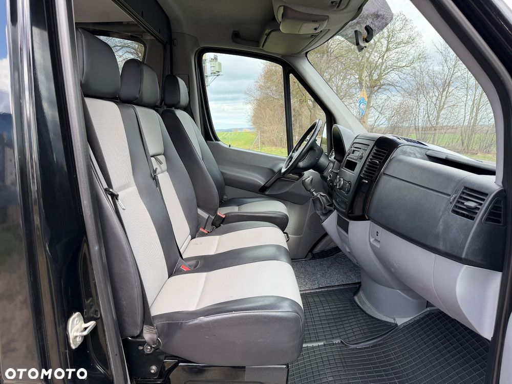 Mercedes-Benz Sprinter - 12