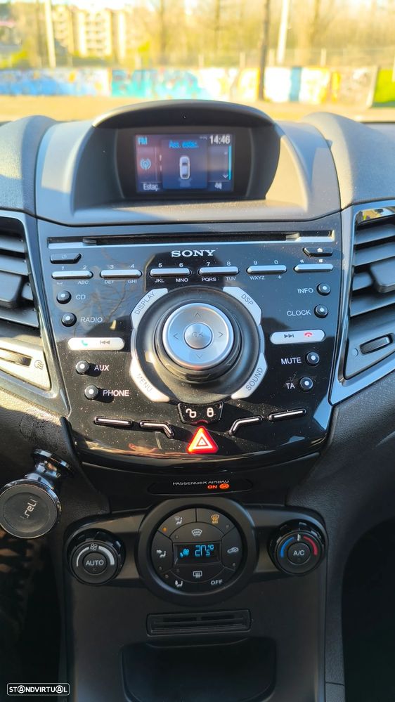 Ford Fiesta 1.5 TDCi S&S ST-LINE - 22