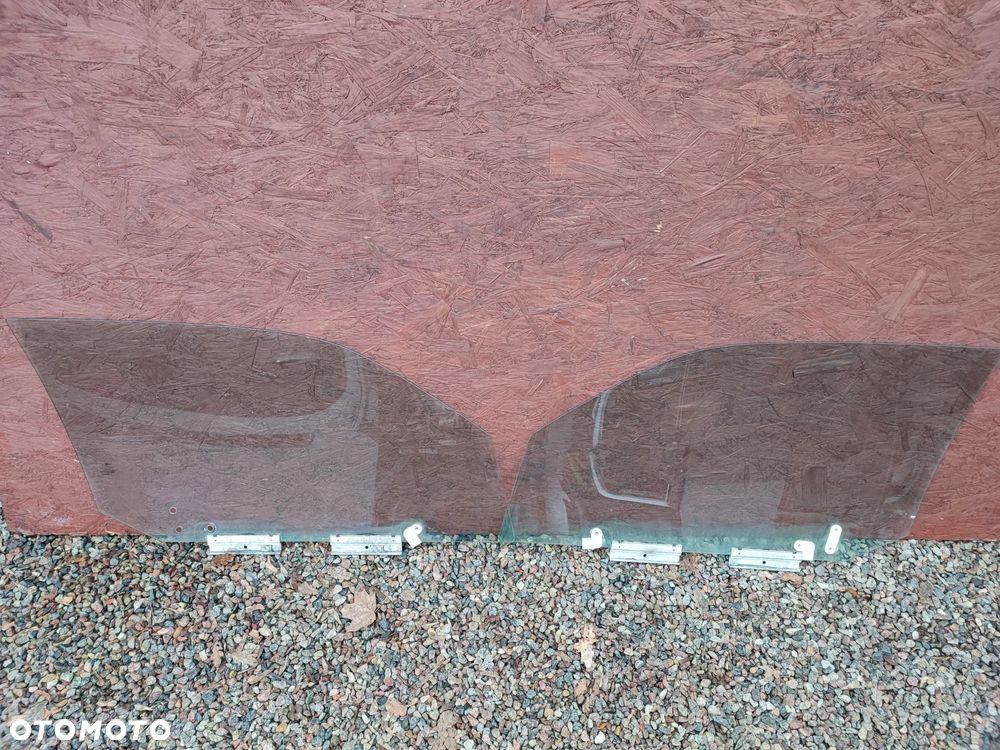 BMW E36 COUPE / CABRIO ORYGINALNE SZYBY BOCZNE ( DRZWI ) LEWA / PRAWA W BDB STANIE O NR. 1 977 514 / 8 201 041 OEM - 15