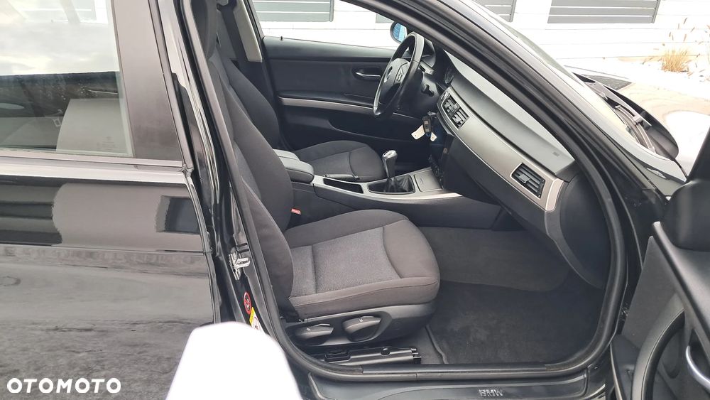 BMW Seria 3 320i - 6