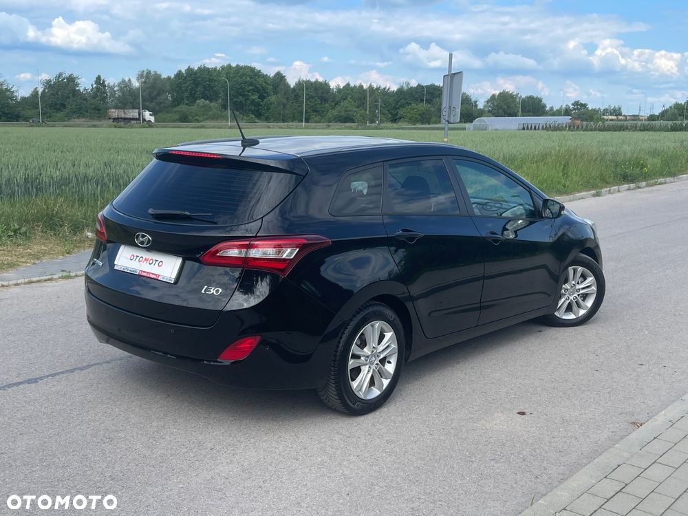Hyundai i30 blue Kombi 1.6 CRDi Passion - 21