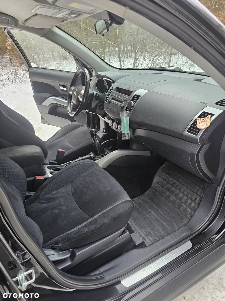 Mitsubishi Outlander 2.0 DID Intense + SE - 23