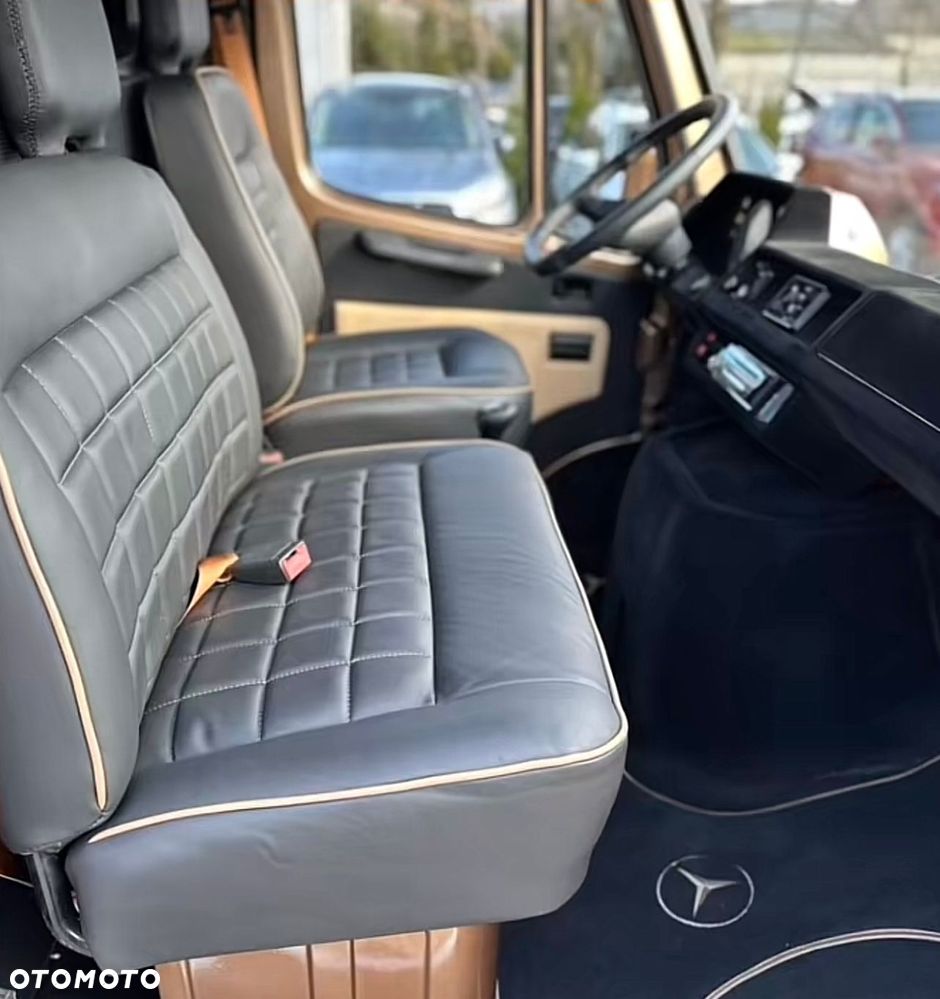 Mercedes-Benz 208D - 13