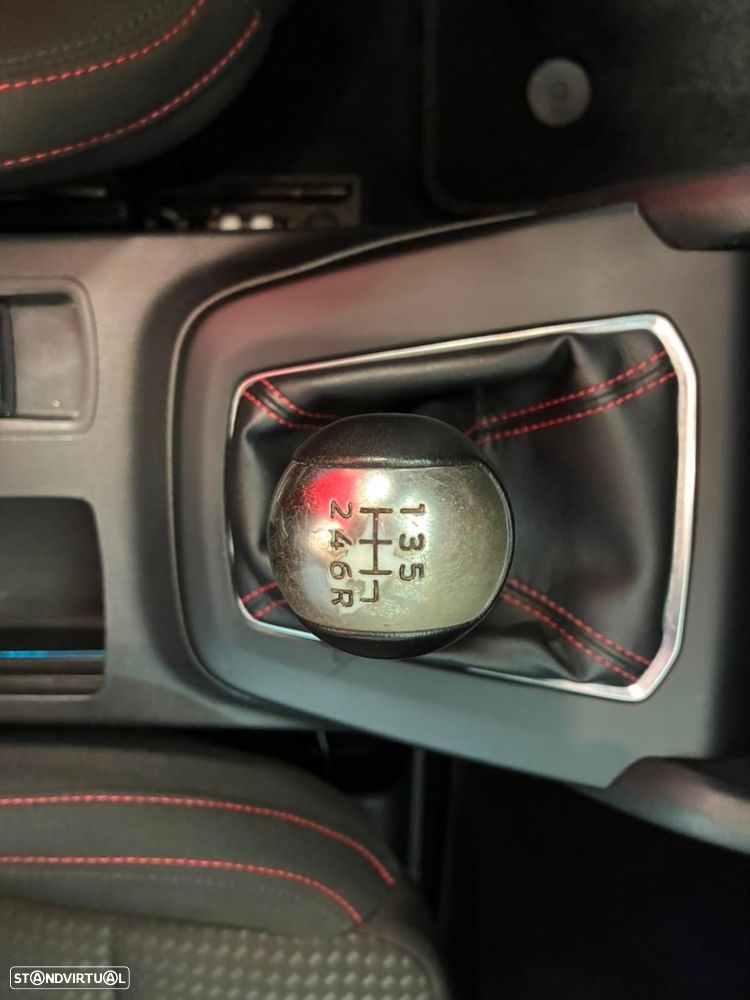 Ford Focus 1.0 EcoBoost ST-Line - 26