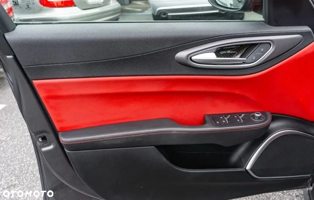 Alfa Romeo Giulia - 19
