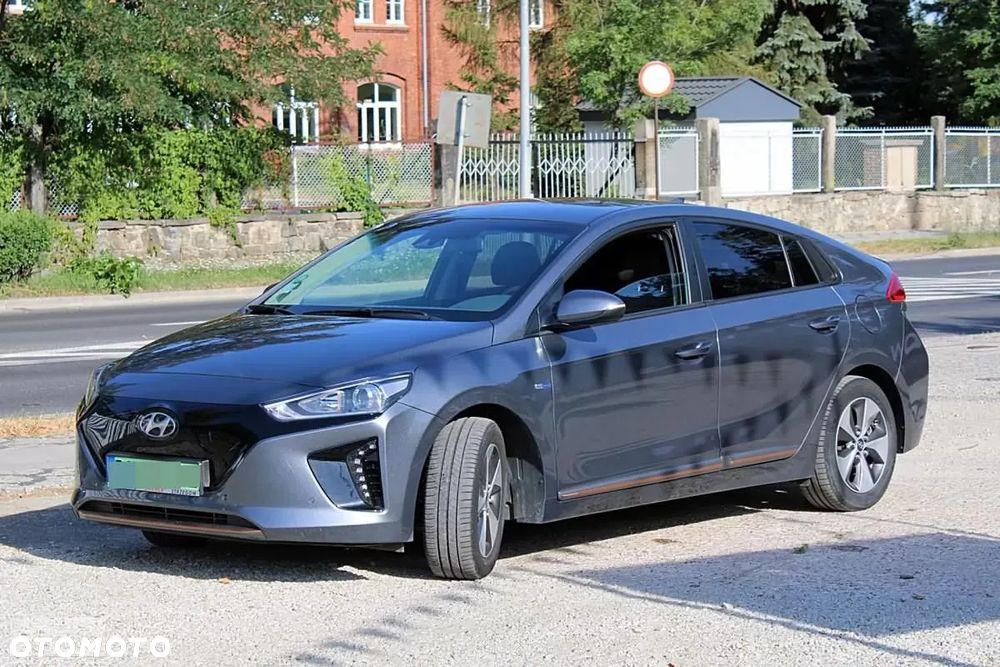 Hyundai IONIQ - 7