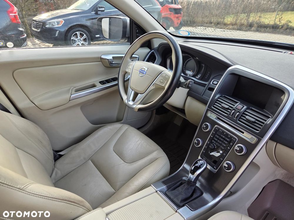 Volvo XC 60 T5 AWD Momentum - 11
