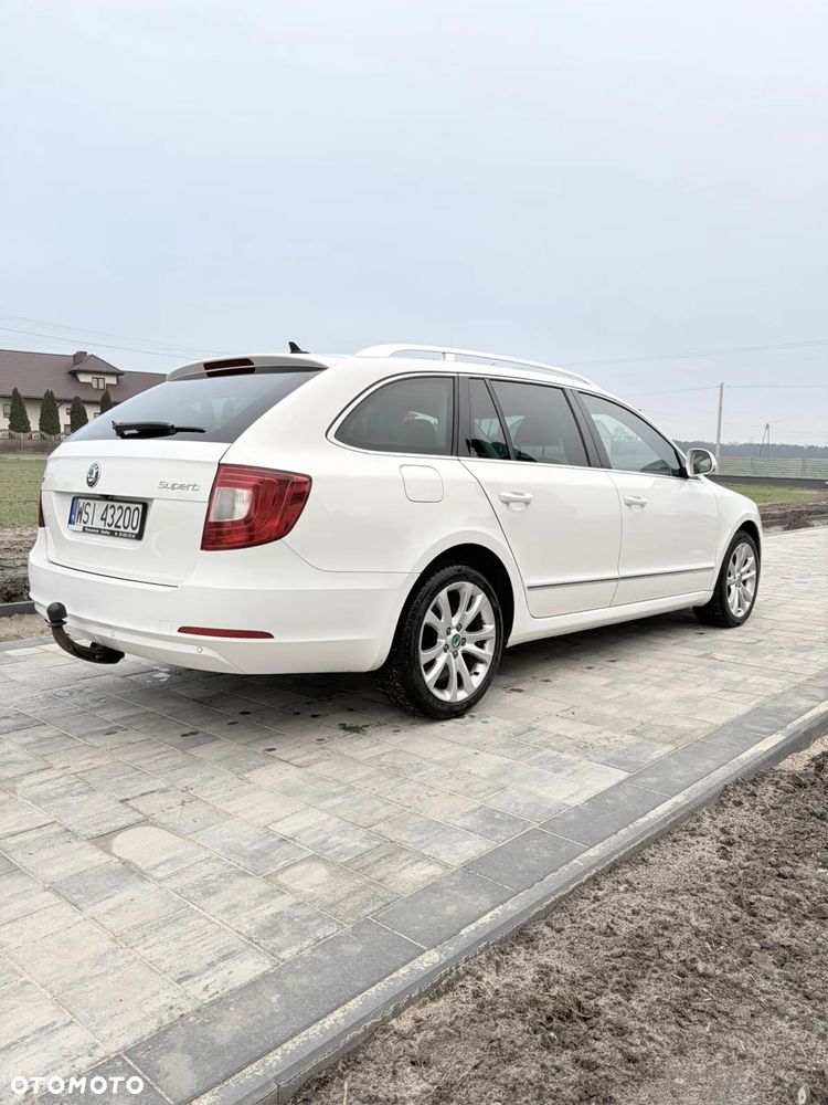 Skoda Superb 2.0 TDI Exclusive - 4