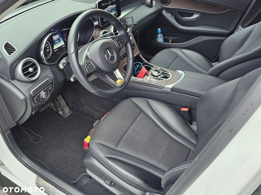 Mercedes-Benz GLC 250 4Matic 9G-TRONIC Exclusive - 22