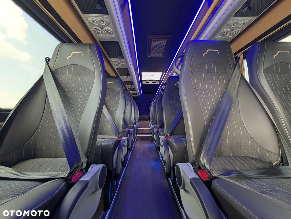 Mercedes-Benz Sprinter 519 - 21