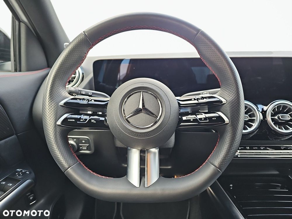 Mercedes-Benz GLA 200 Business Edition - 14