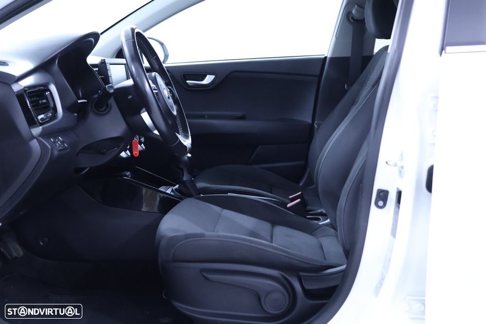 Kia Rio - 11