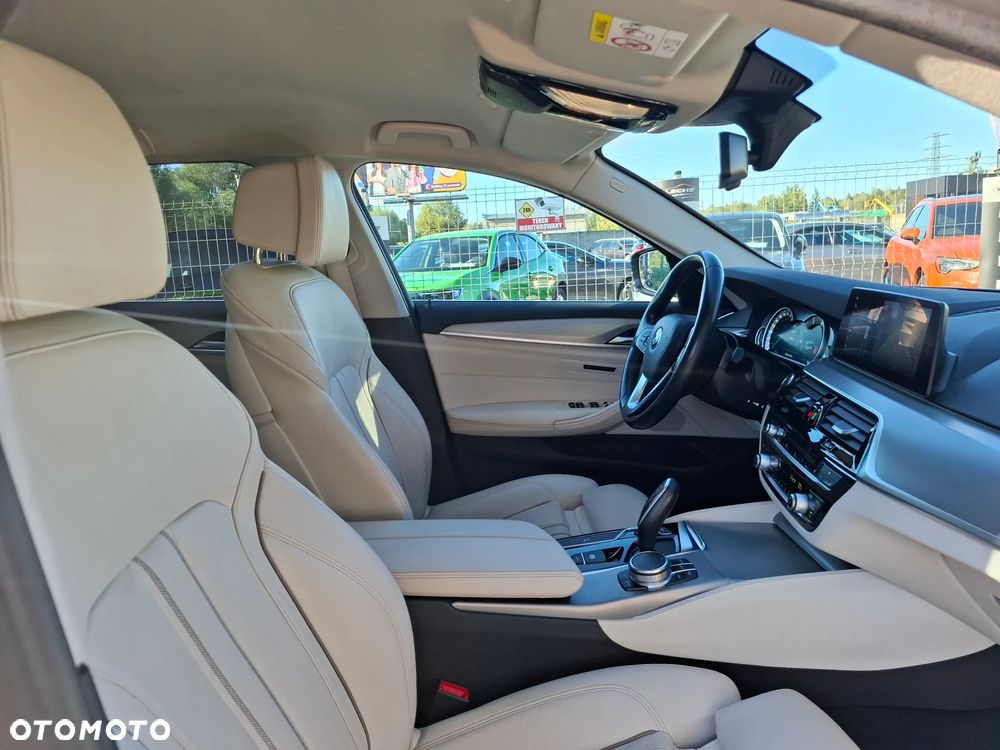 BMW Seria 5 518d Luxury Line - 28